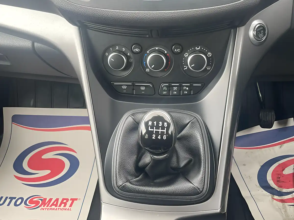 Used 2015 Ford Kuga Zetec Black - Interior and Exterior details 18