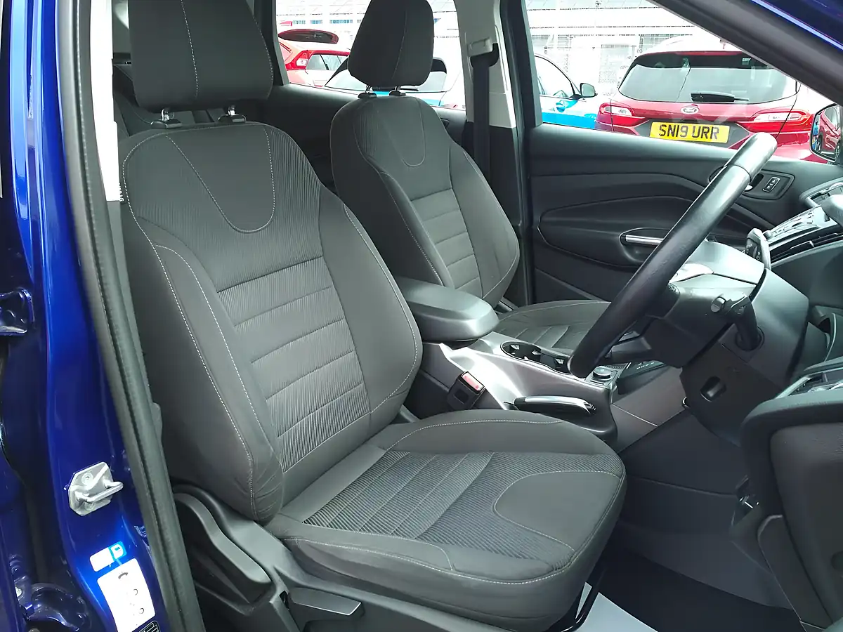 Used 2015 Ford Kuga Zetec Blue - Interior and Exterior details 16