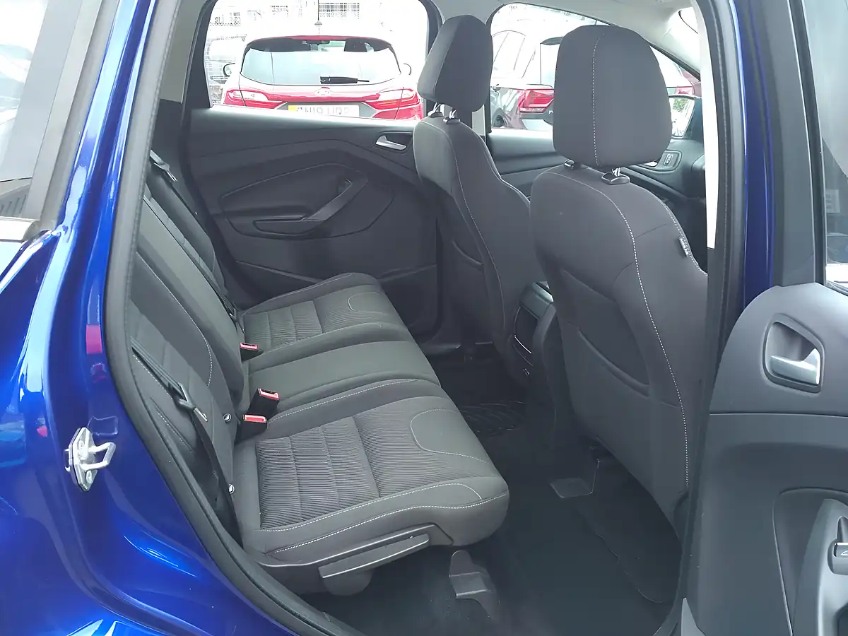 Used 2015 Ford Kuga Zetec Blue - Interior and Exterior details 17