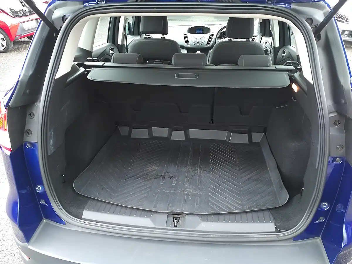 Used 2015 Ford Kuga Zetec Blue - Interior and Exterior details 19
