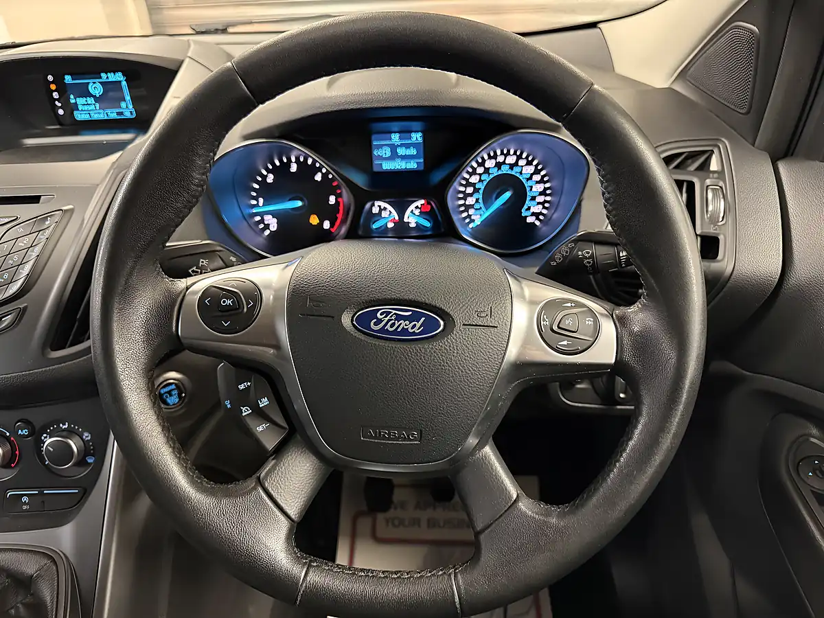 Used 2015 Ford Kuga Zetec Blue - Interior and Exterior details 5