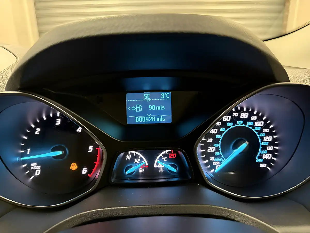 Used 2015 Ford Kuga Zetec Blue - Interior and Exterior details 7