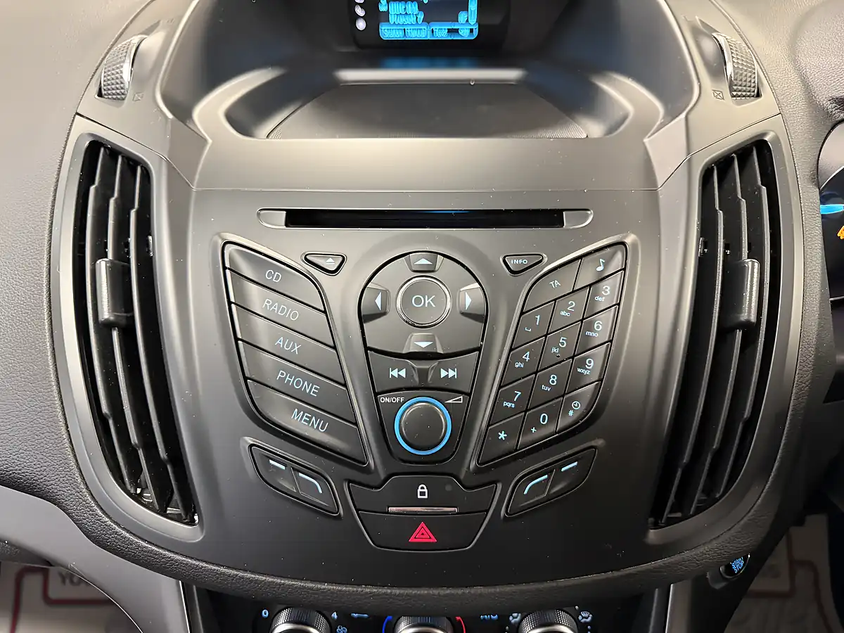 Used 2015 Ford Kuga Zetec Blue - Interior and Exterior details 9