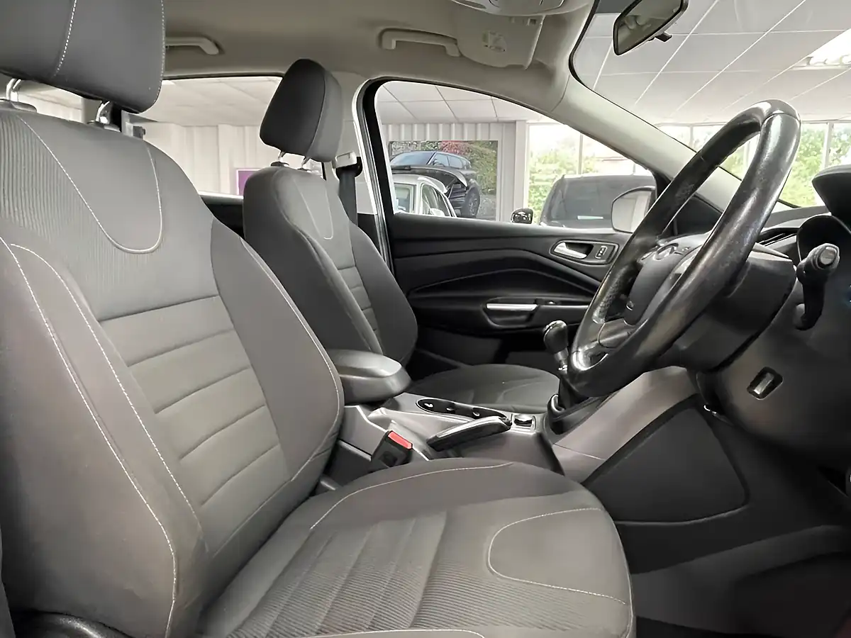 Used 2015 Ford Kuga Zetec Frozen White - Interior and Exterior details 13