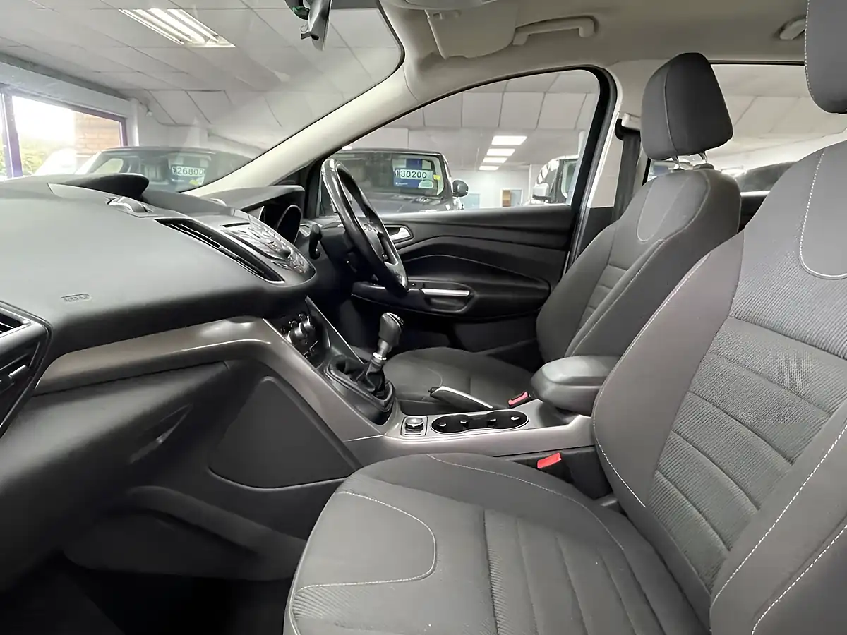 Used 2015 Ford Kuga Zetec Frozen White - Interior and Exterior details 15