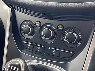 Used 2015 Ford Kuga Zetec Frozen White - Interior and Exterior details 19