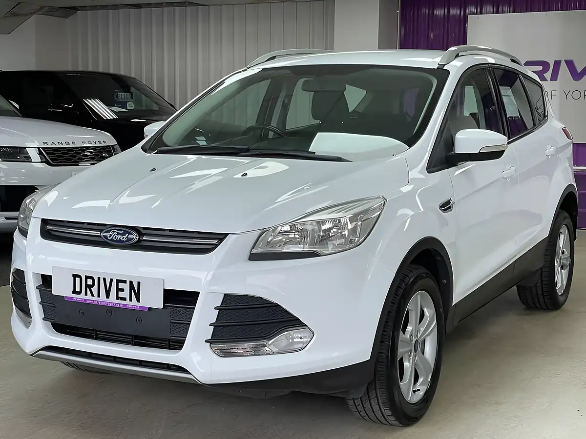 Used 2015 Ford Kuga Zetec Frozen White - Interior and Exterior details 6
