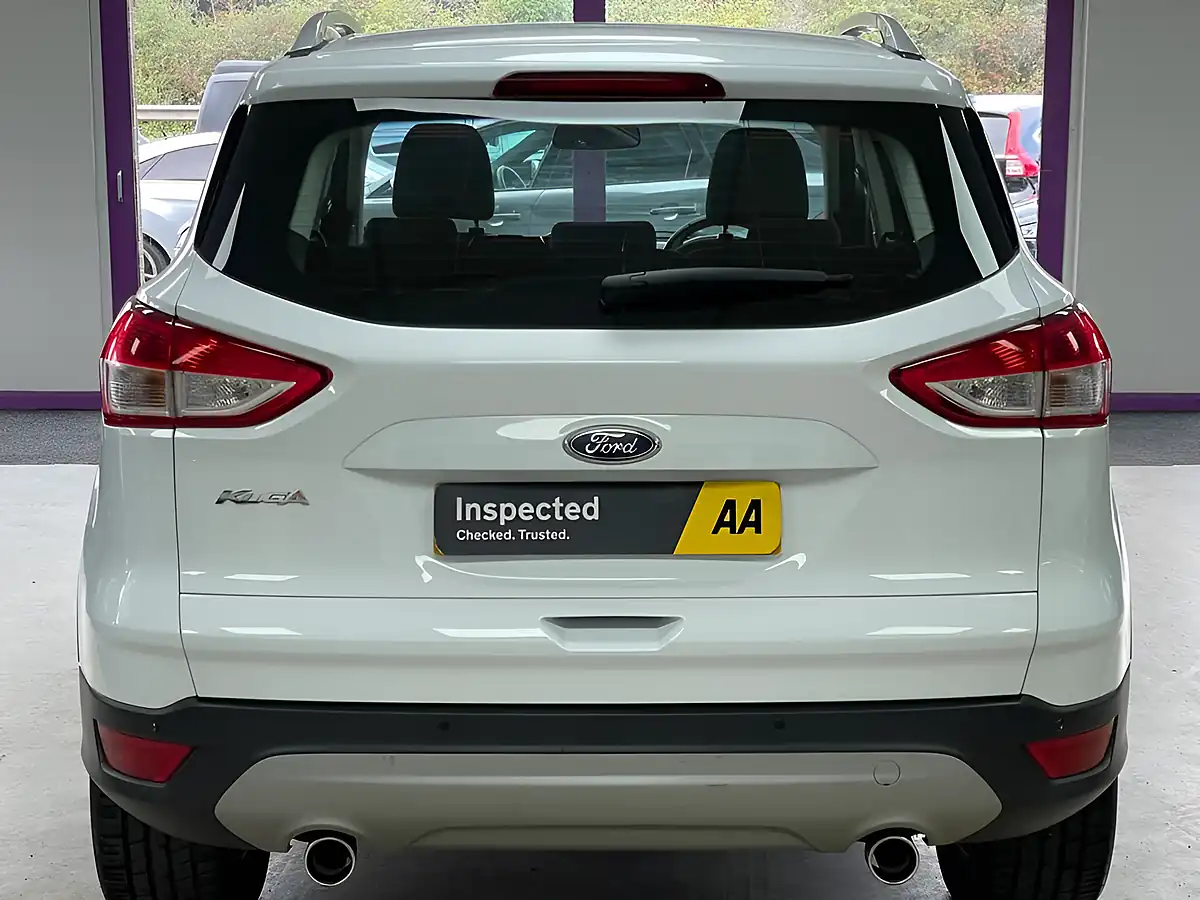 Used 2015 Ford Kuga Zetec Frozen White - Interior and Exterior details 8