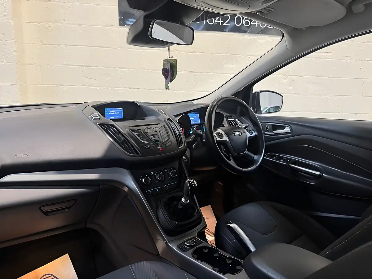 Used 2015 Ford Kuga Zetec Grey - Interior and Exterior details 10