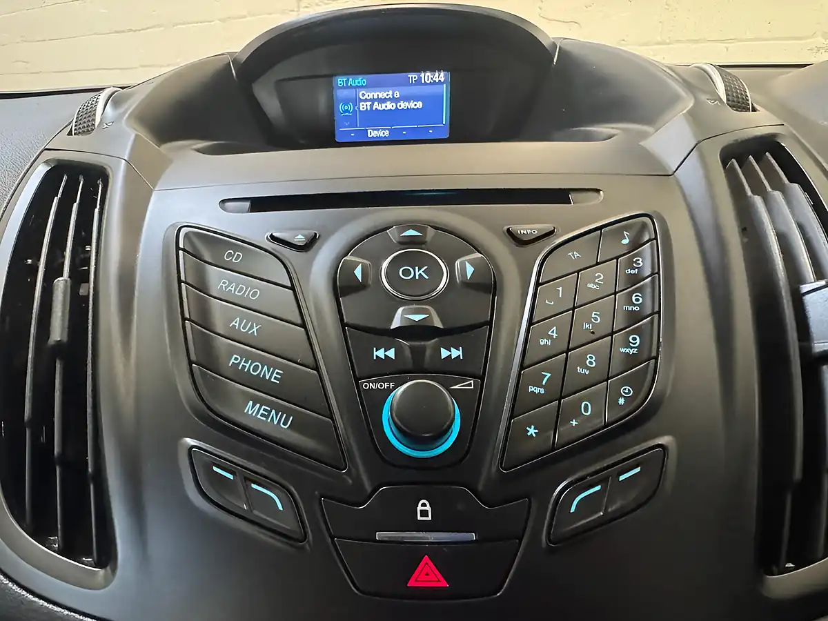 Used 2015 Ford Kuga Zetec Grey - Interior and Exterior details 11