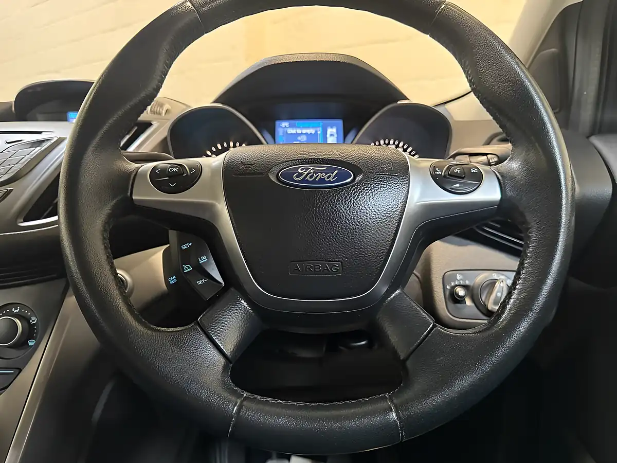 Used 2015 Ford Kuga Zetec Grey - Interior and Exterior details 12