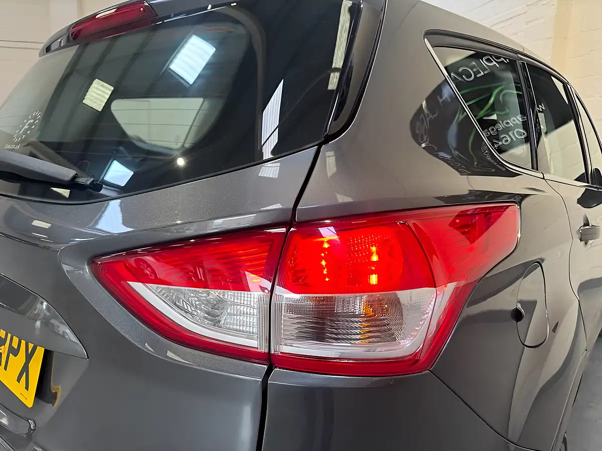 Used 2015 Ford Kuga Zetec Grey - Interior and Exterior details 15