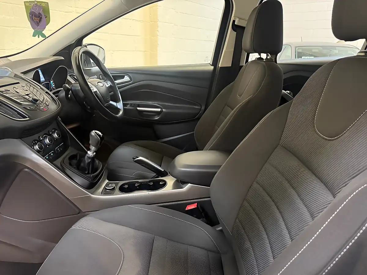 Used 2015 Ford Kuga Zetec Grey - Interior and Exterior details 17