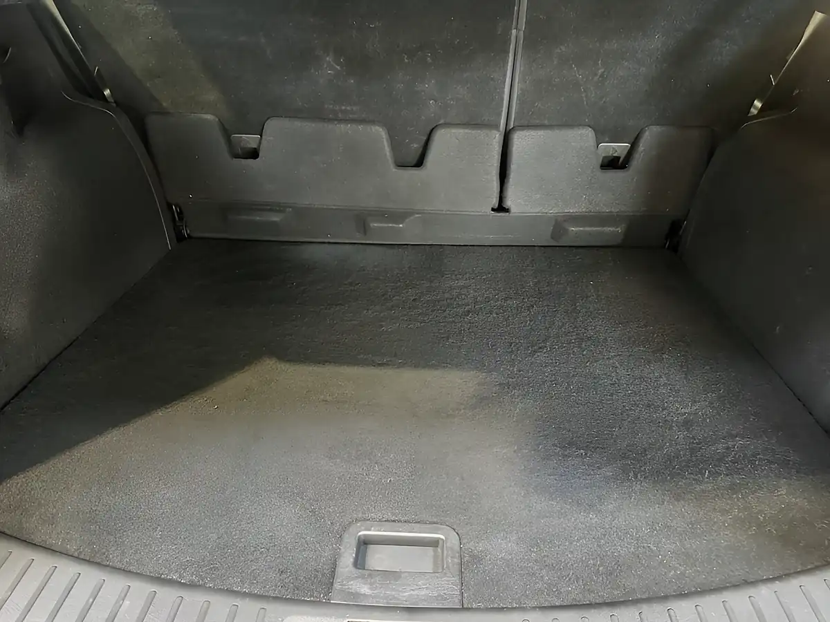 Used 2015 Ford Kuga Zetec Grey - Interior and Exterior details 8
