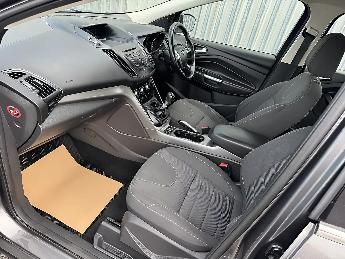 Used 2015 Ford Kuga Zetec Grey - Interior and Exterior details 10
