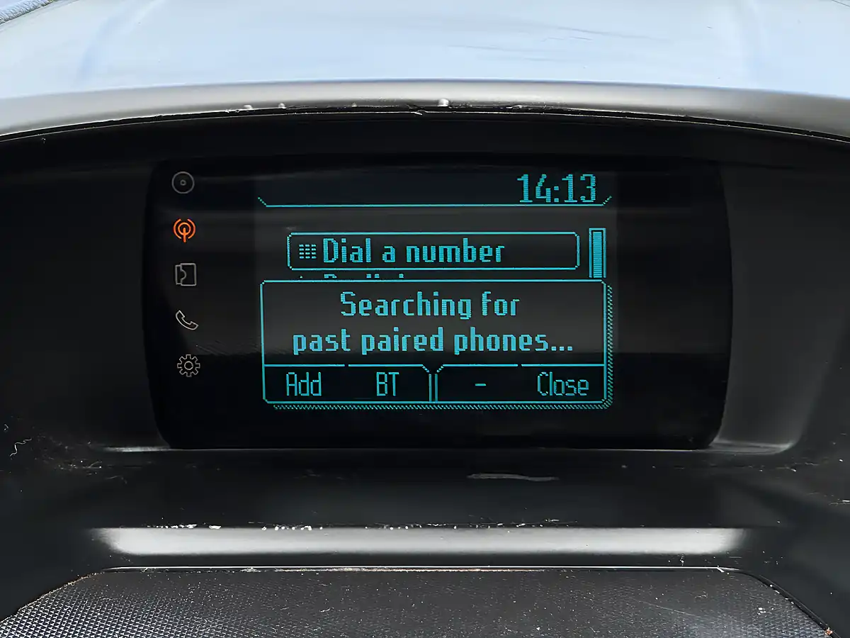 Used 2015 Ford Kuga Zetec Grey - Interior and Exterior details 16