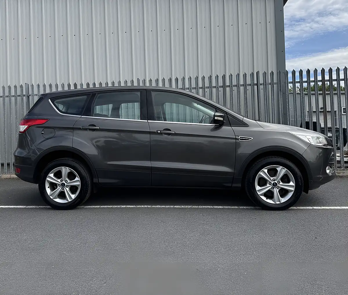 Used 2015 Ford Kuga Zetec Grey - Interior and Exterior details 7