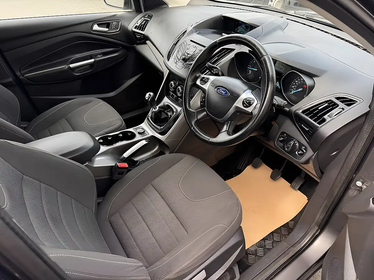 Used 2015 Ford Kuga Zetec Grey - Interior and Exterior details 9