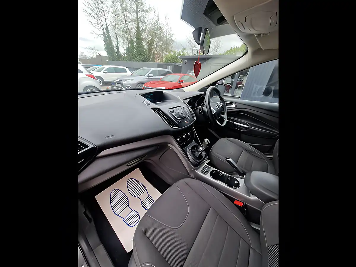 Used 2015 Ford Kuga Zetec Grey - Interior and Exterior details 16