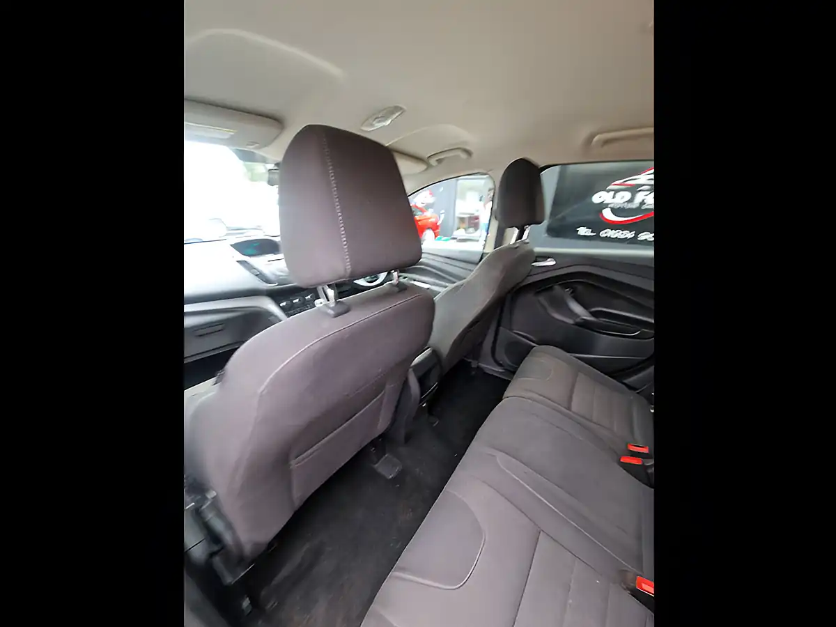 Used 2015 Ford Kuga Zetec Grey - Interior and Exterior details 17