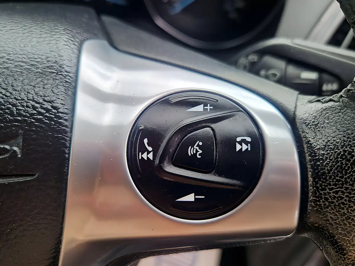 Used 2015 Ford Kuga Zetec Grey - Interior and Exterior details 20