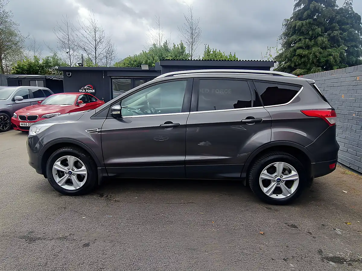Used 2015 Ford Kuga Zetec Grey - Interior and Exterior details 6