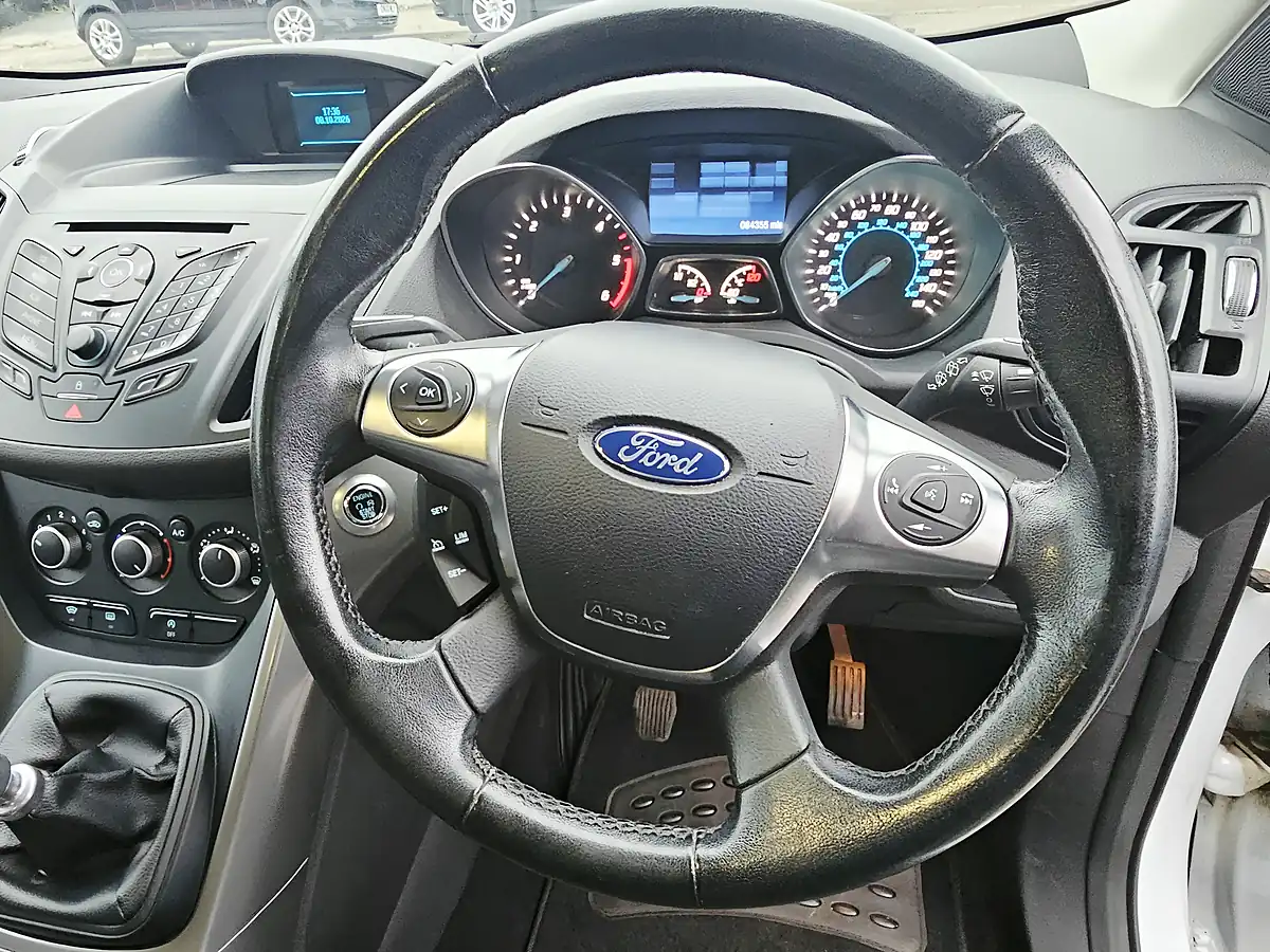 Used 2015 Ford Kuga Zetec White - Interior and Exterior details 13