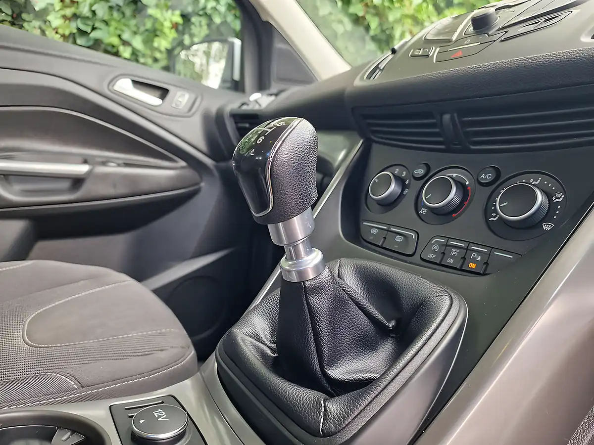 Used 2015 Ford Kuga Zetec White - Interior and Exterior details 11