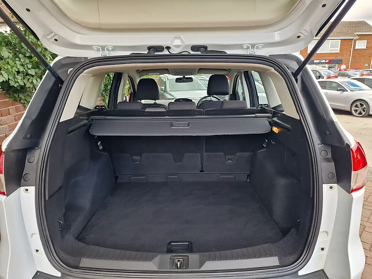 Used 2015 Ford Kuga Zetec White - Interior and Exterior details 13
