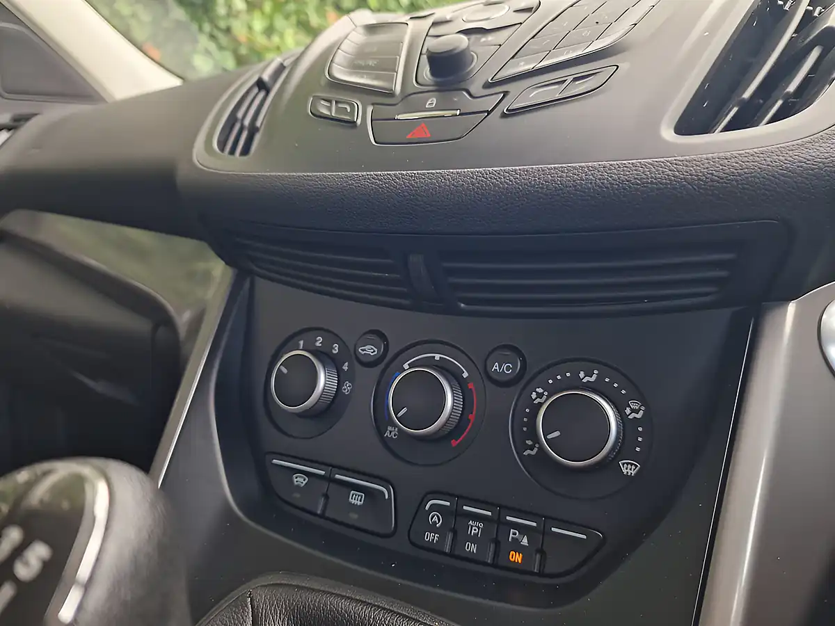 Used 2015 Ford Kuga Zetec White - Interior and Exterior details 16