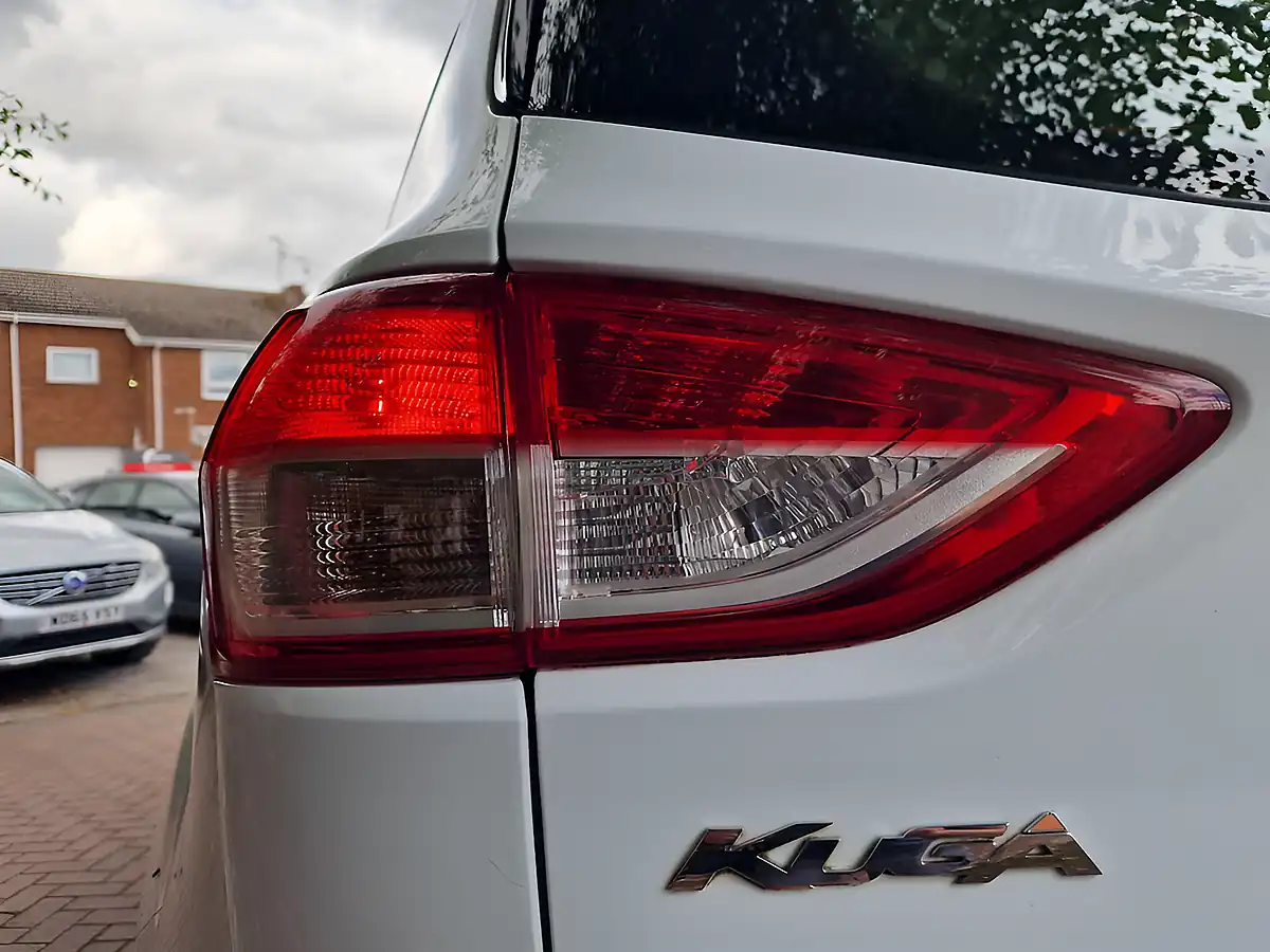 Used 2015 Ford Kuga Zetec White - Interior and Exterior details 18