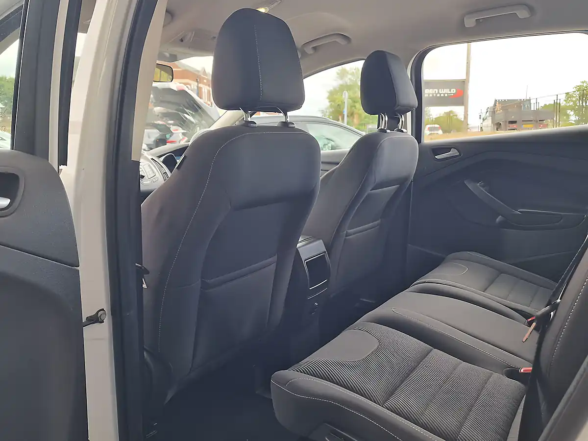 Used 2015 Ford Kuga Zetec White - Interior and Exterior details 19