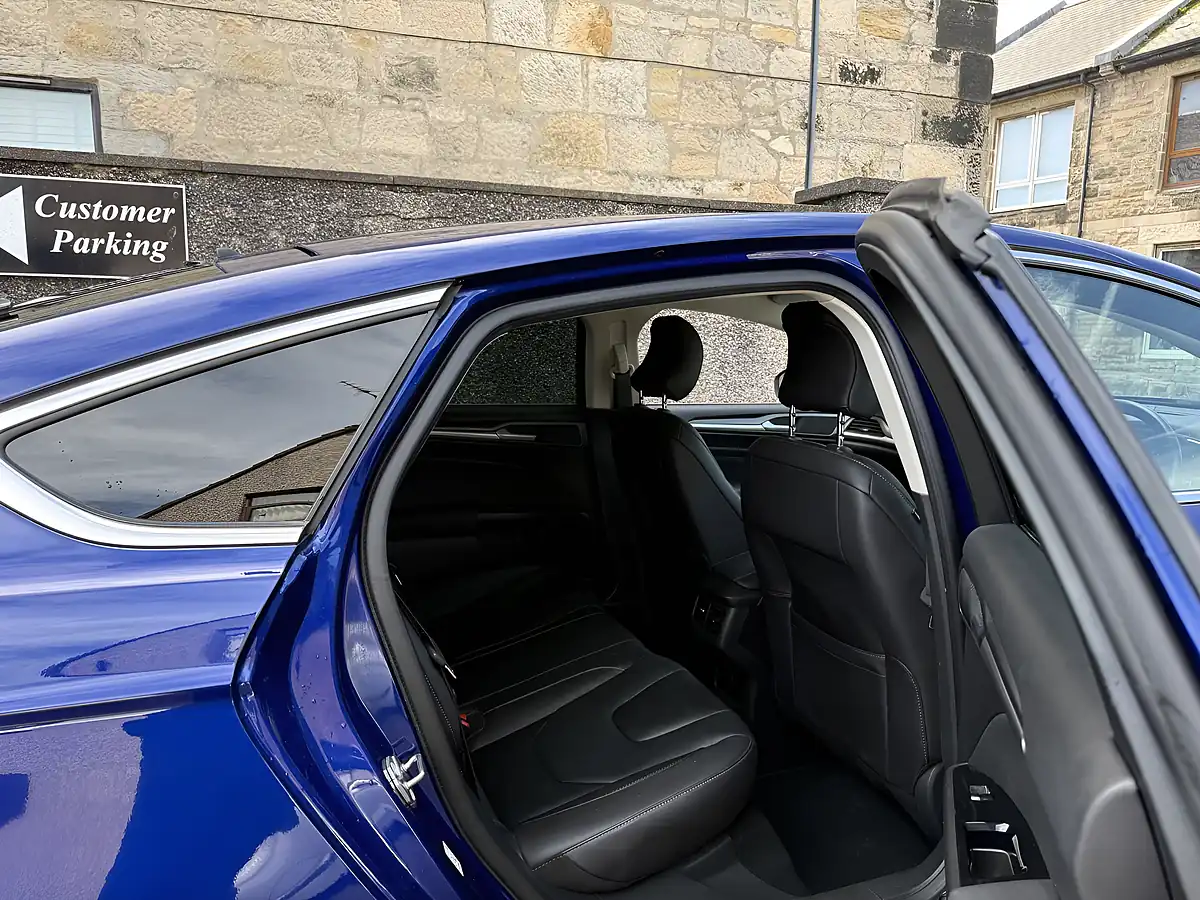 Used 2015 Ford Mondeo Titanium Blue - Interior and Exterior details 11