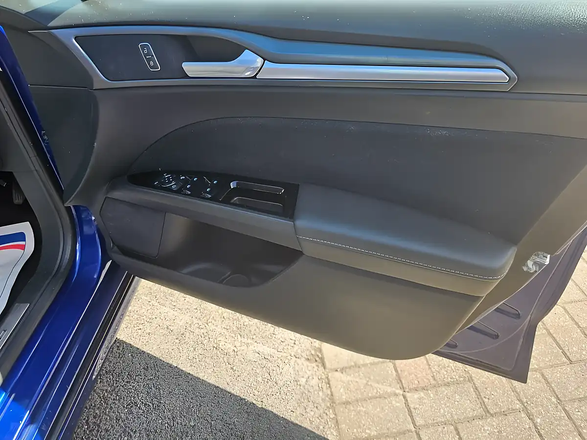 Used 2015 Ford Mondeo Titanium Blue - Interior and Exterior details 17