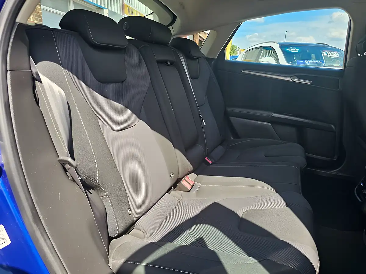 Used 2015 Ford Mondeo Titanium Blue - Interior and Exterior details 6