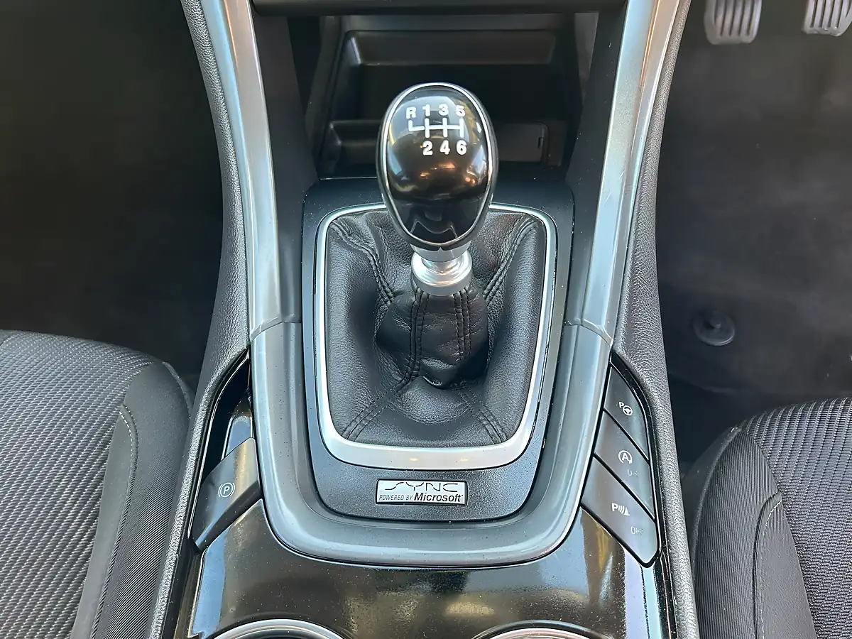 Used 2015 Ford Mondeo Titanium Blue - Interior and Exterior details 15