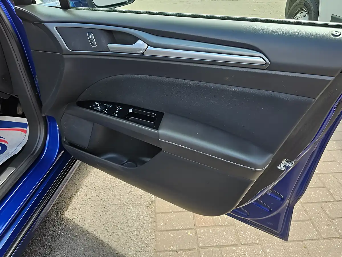 Used 2015 Ford Mondeo Titanium Blue - Interior and Exterior details 15