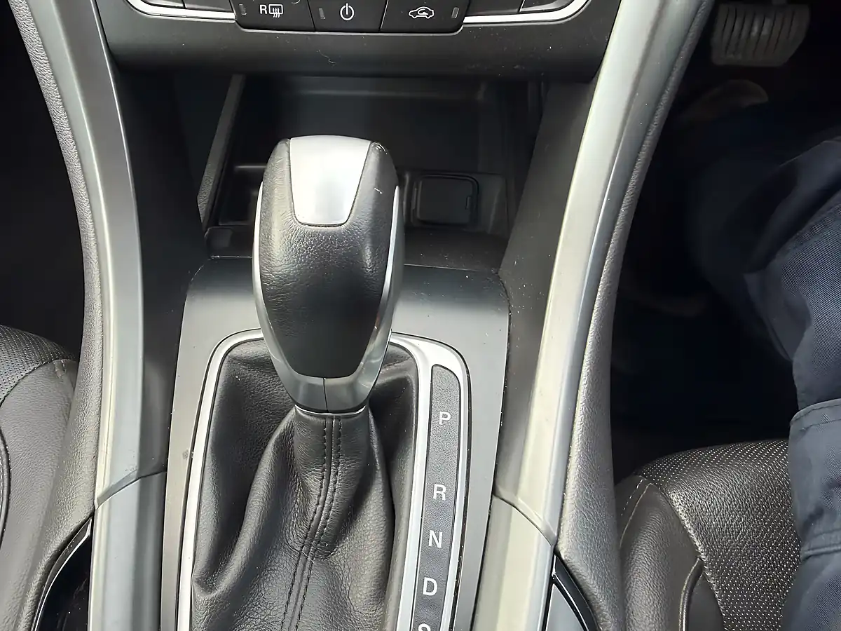 Used 2015 Ford Mondeo Titanium Red - Interior and Exterior details 11