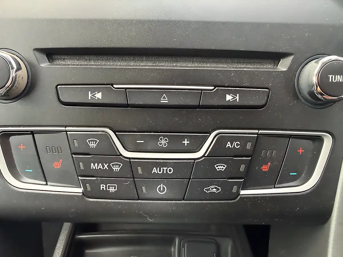 Used 2015 Ford Mondeo Titanium Red - Interior and Exterior details 13