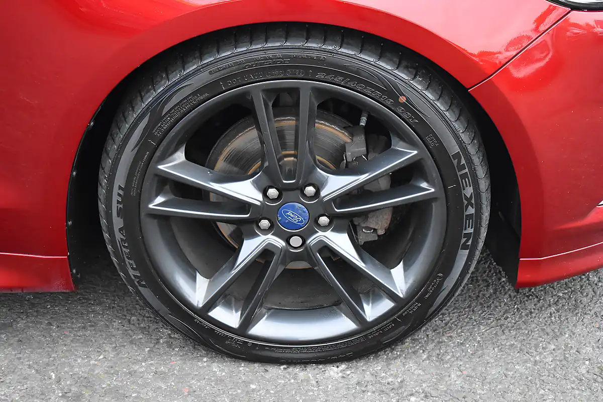 Used 2015 Ford Mondeo Titanium Ruby Red - Interior and Exterior details 18