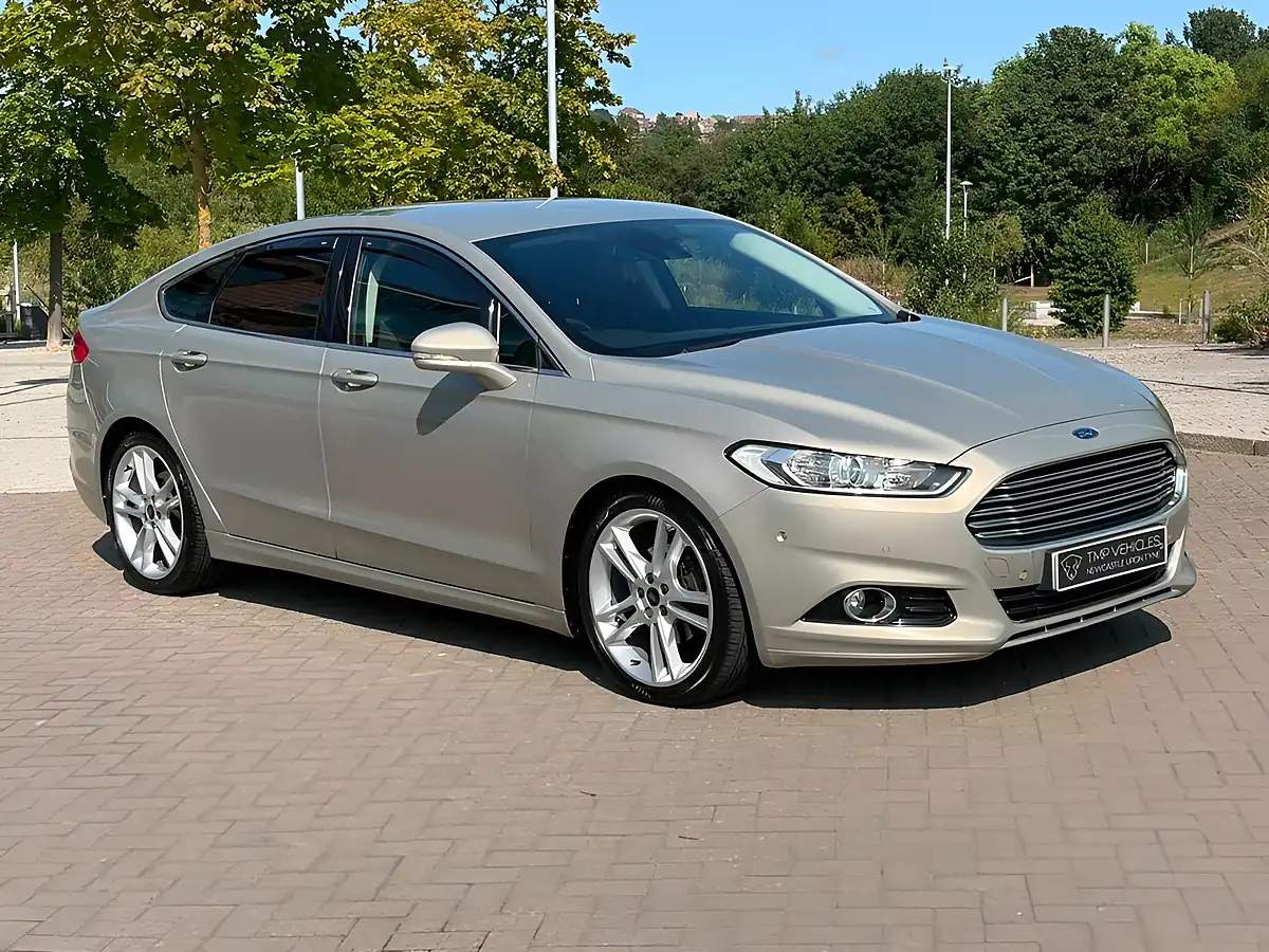 Used 2015 Ford Mondeo Titanium Silver - Front View