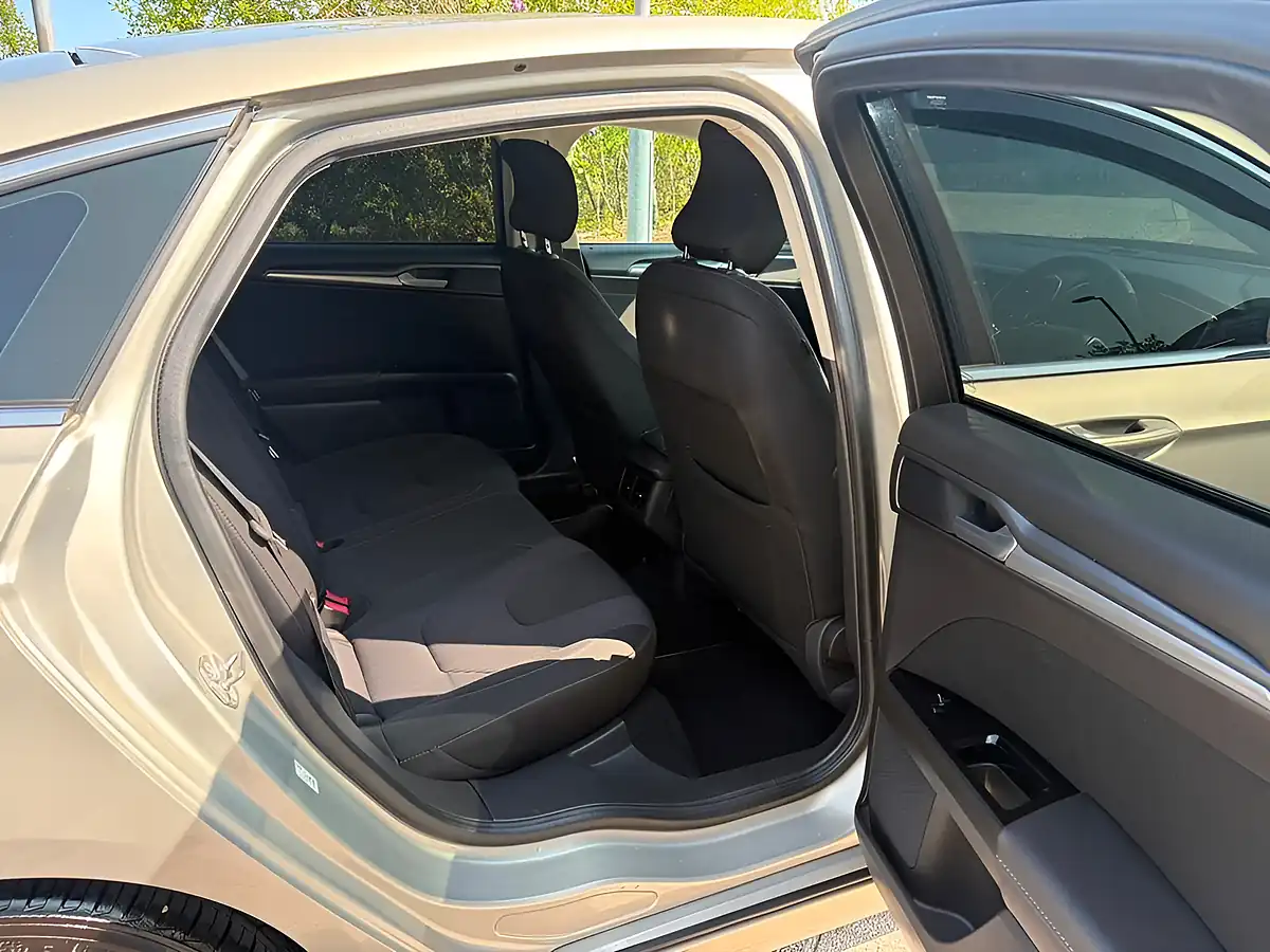 Used 2015 Ford Mondeo Titanium Silver - Interior and Exterior details 14