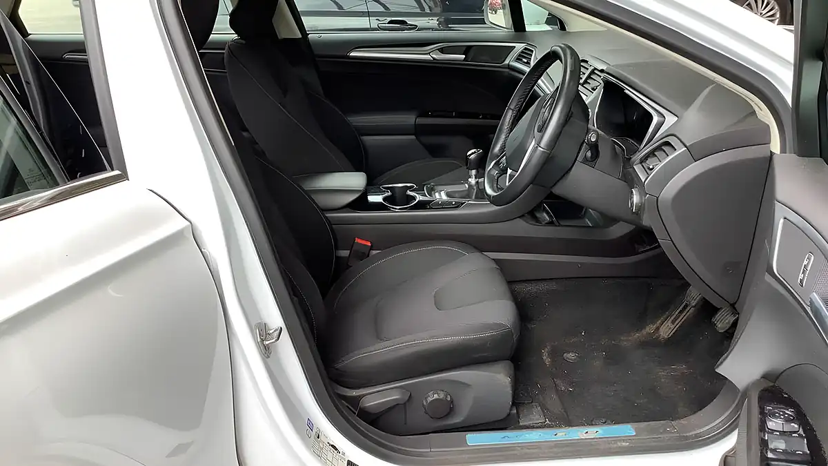Used 2015 Ford Mondeo Titanium White - Interior and Exterior details 11