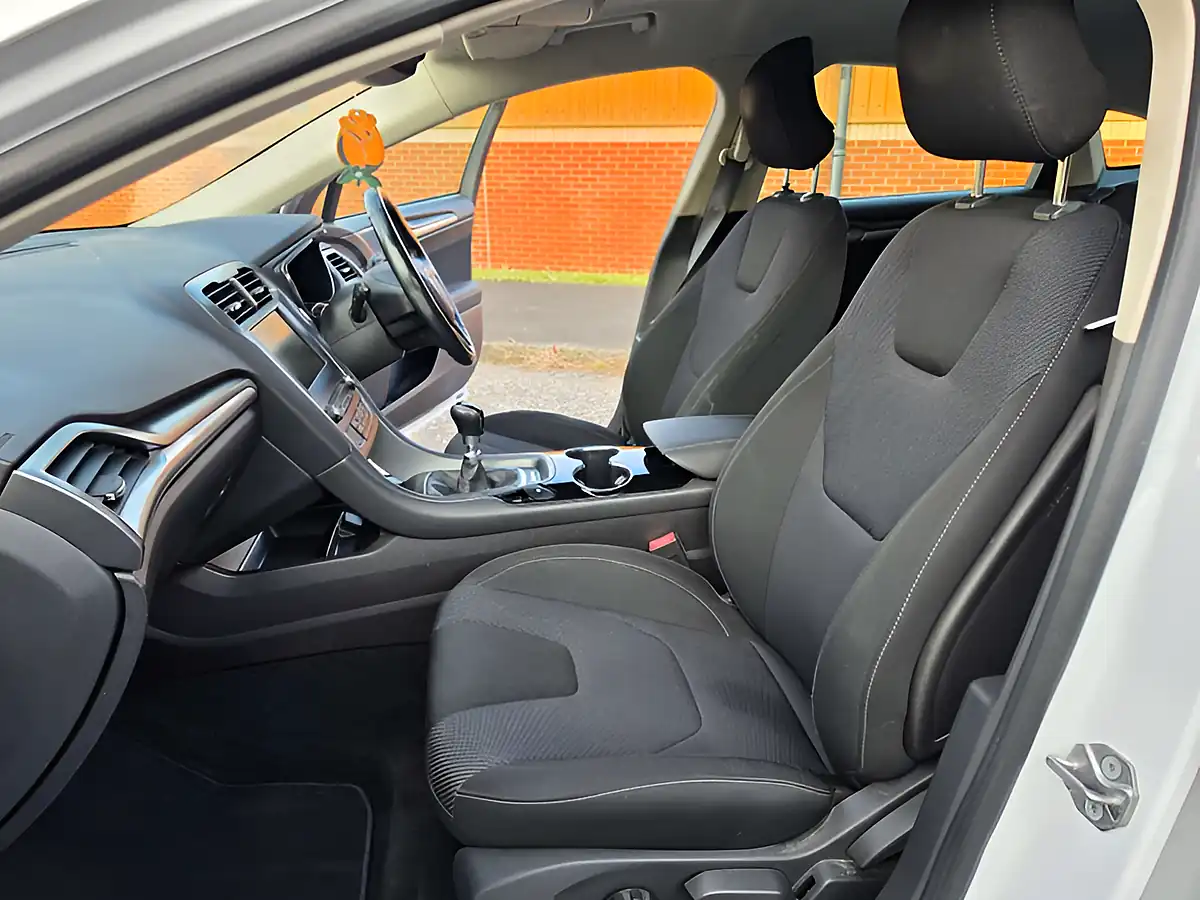 Used 2015 Ford Mondeo Titanium White - Interior and Exterior details 11