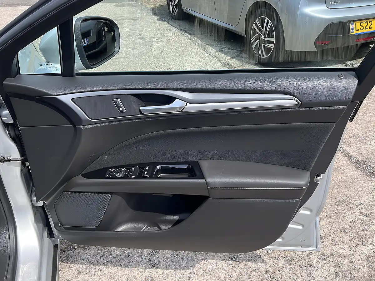 Used 2015 Ford Mondeo Zetec Moondust Silver Met - Interior and Exterior details 16