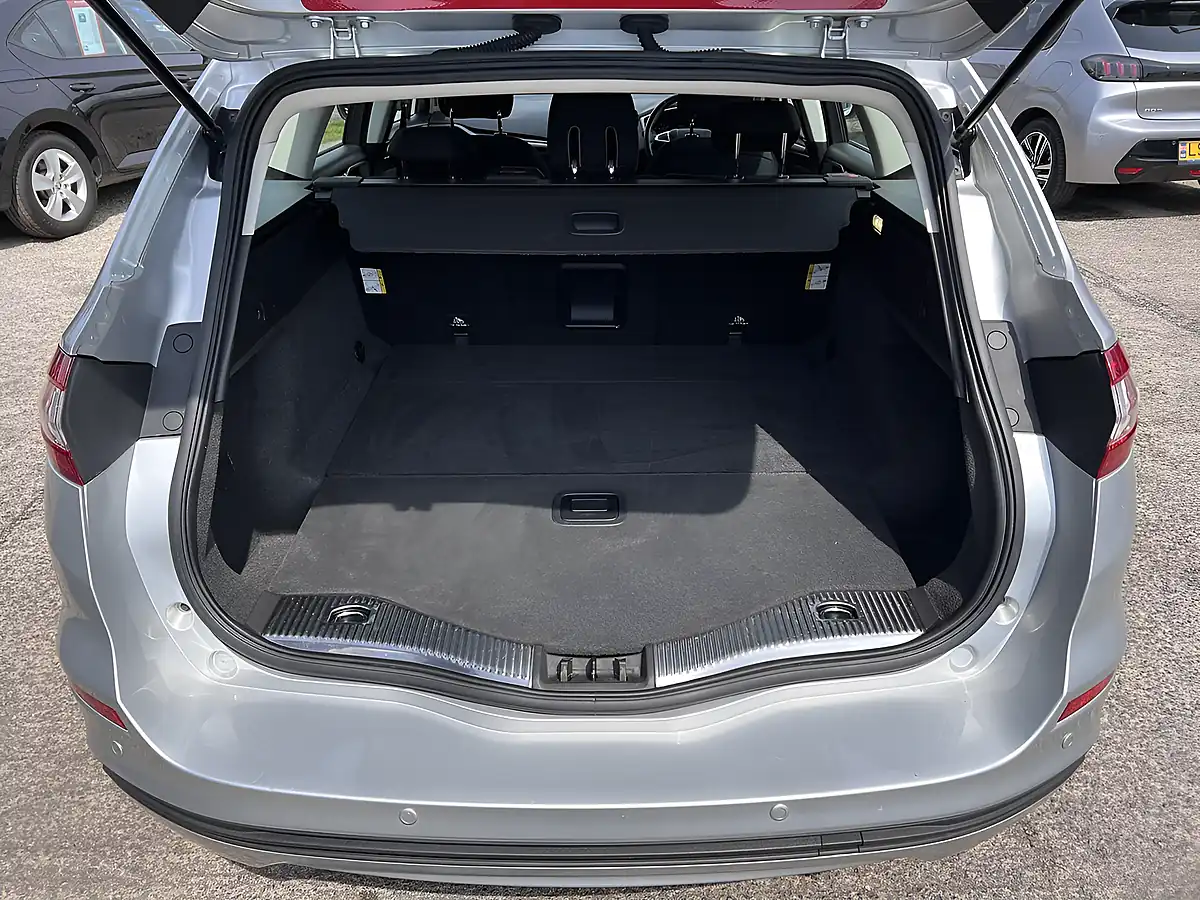 Used 2015 Ford Mondeo Zetec Moondust Silver Met - Interior and Exterior details 17