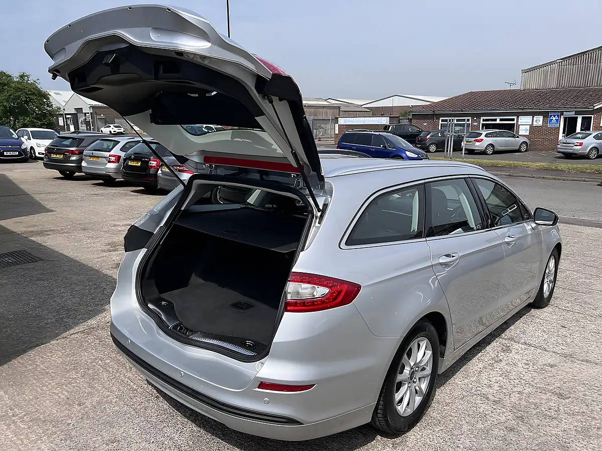 Used 2015 Ford Mondeo Zetec Moondust Silver Met - Interior and Exterior details 18