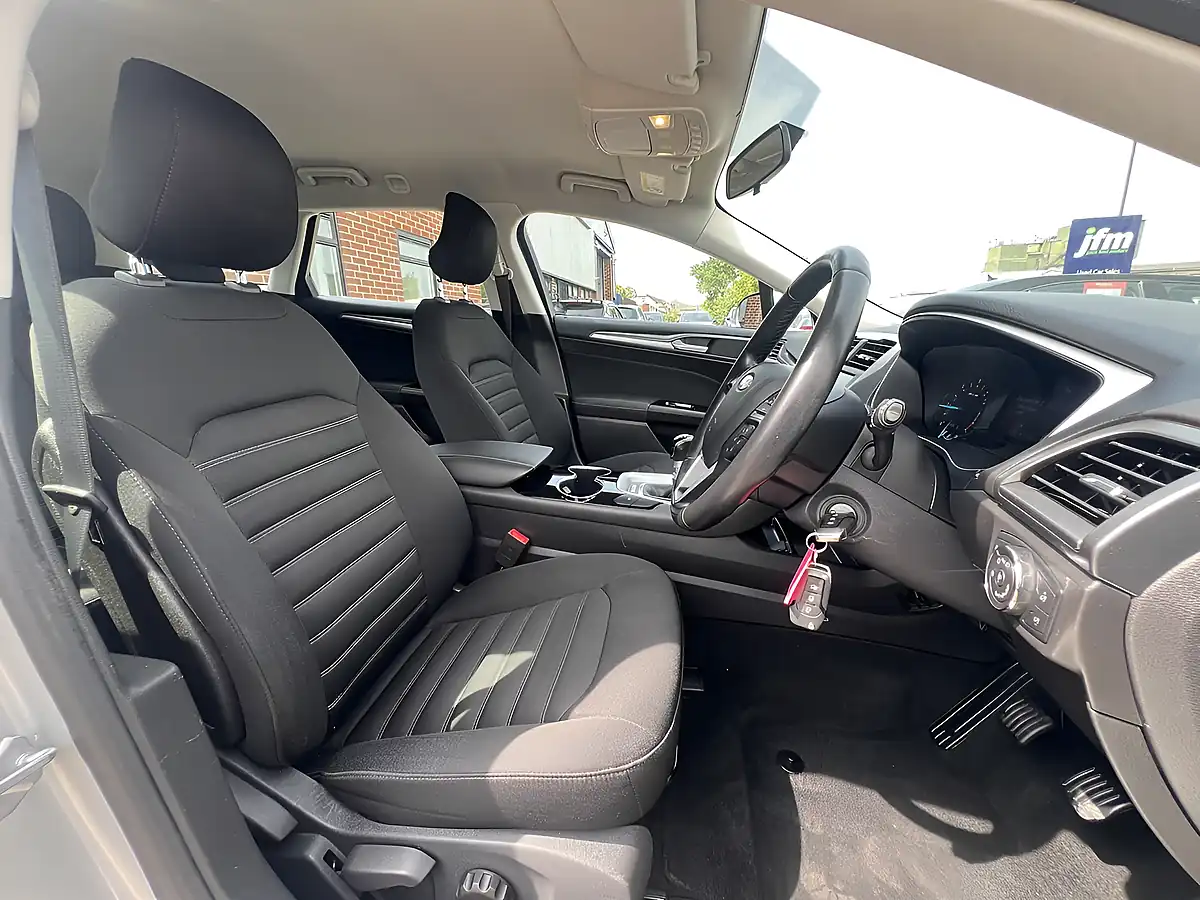 Used 2015 Ford Mondeo Zetec Moondust Silver Met - Interior and Exterior details 3