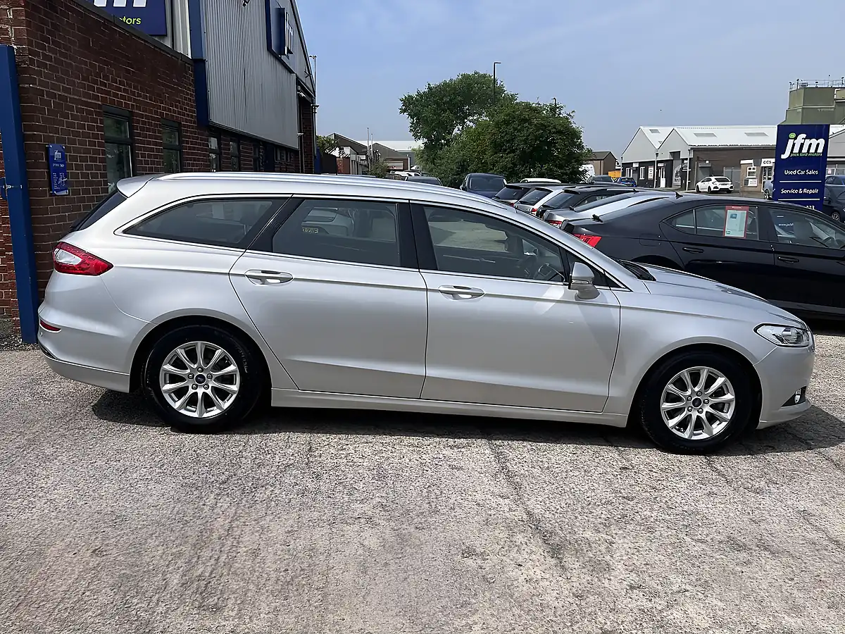 Used 2015 Ford Mondeo Zetec Moondust Silver Met - Interior and Exterior details 5