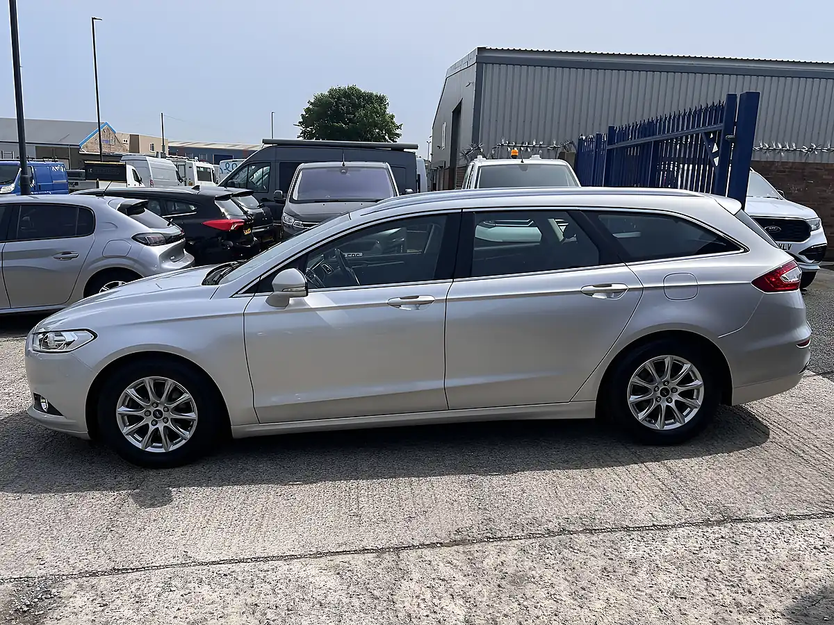 Used 2015 Ford Mondeo Zetec Moondust Silver Met - Interior and Exterior details 9